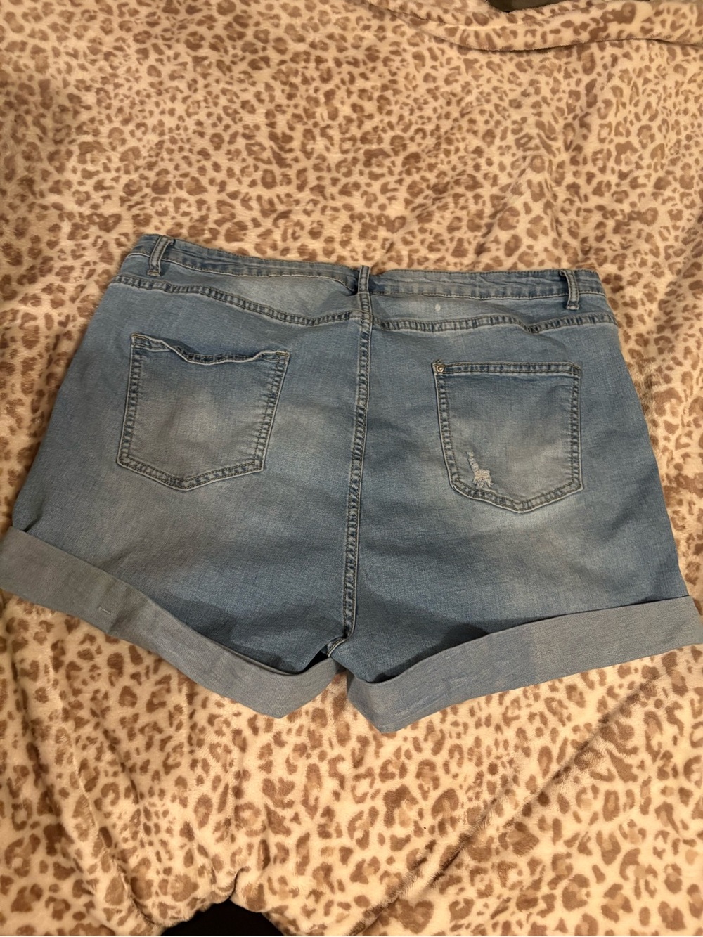 Light Blue Denim Roll-Cuff Women's Shorts Size 4XL - Picture 3 of 6